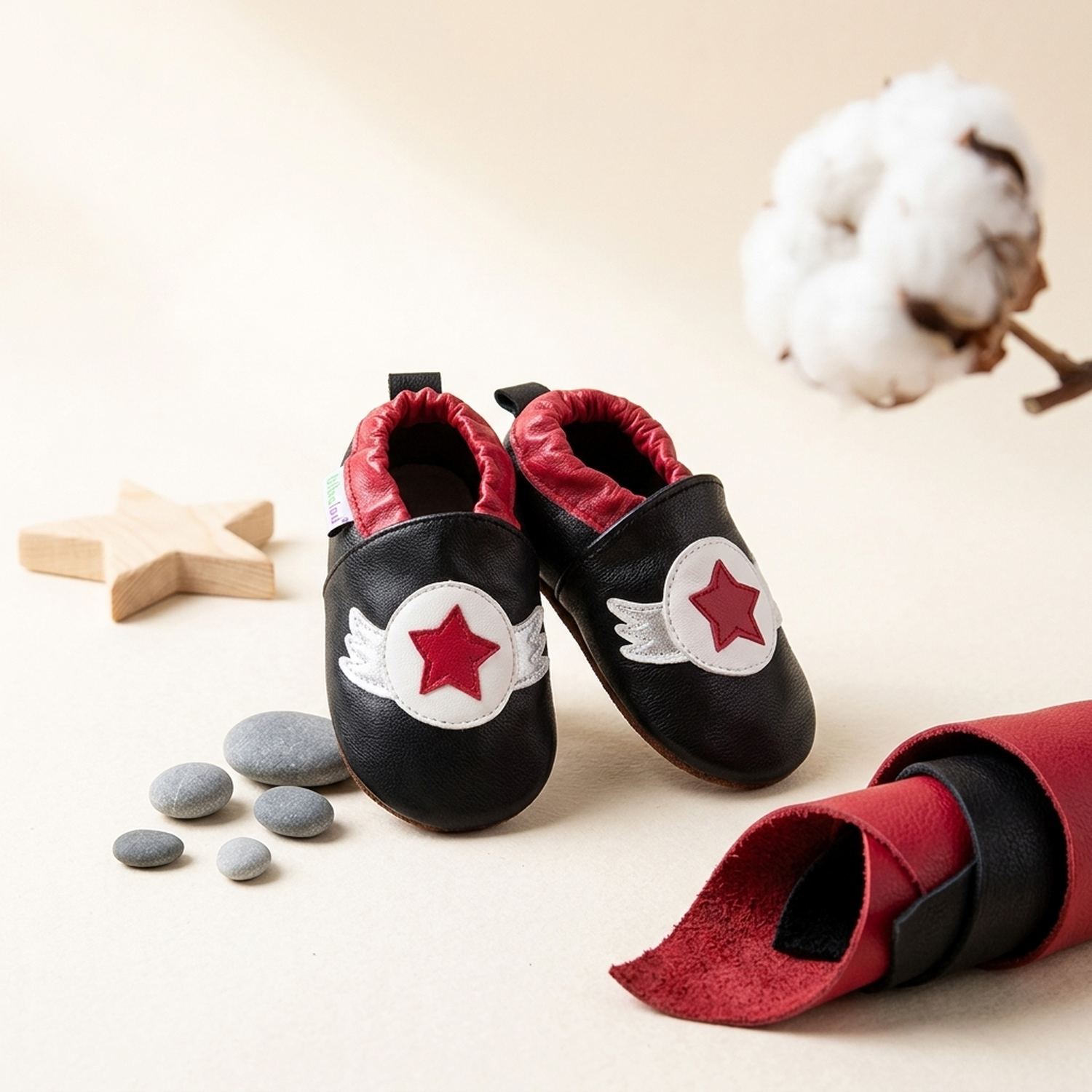 chaussons-bebe-cuir-souple-super-heros-mise-en-scene-atelier-4
