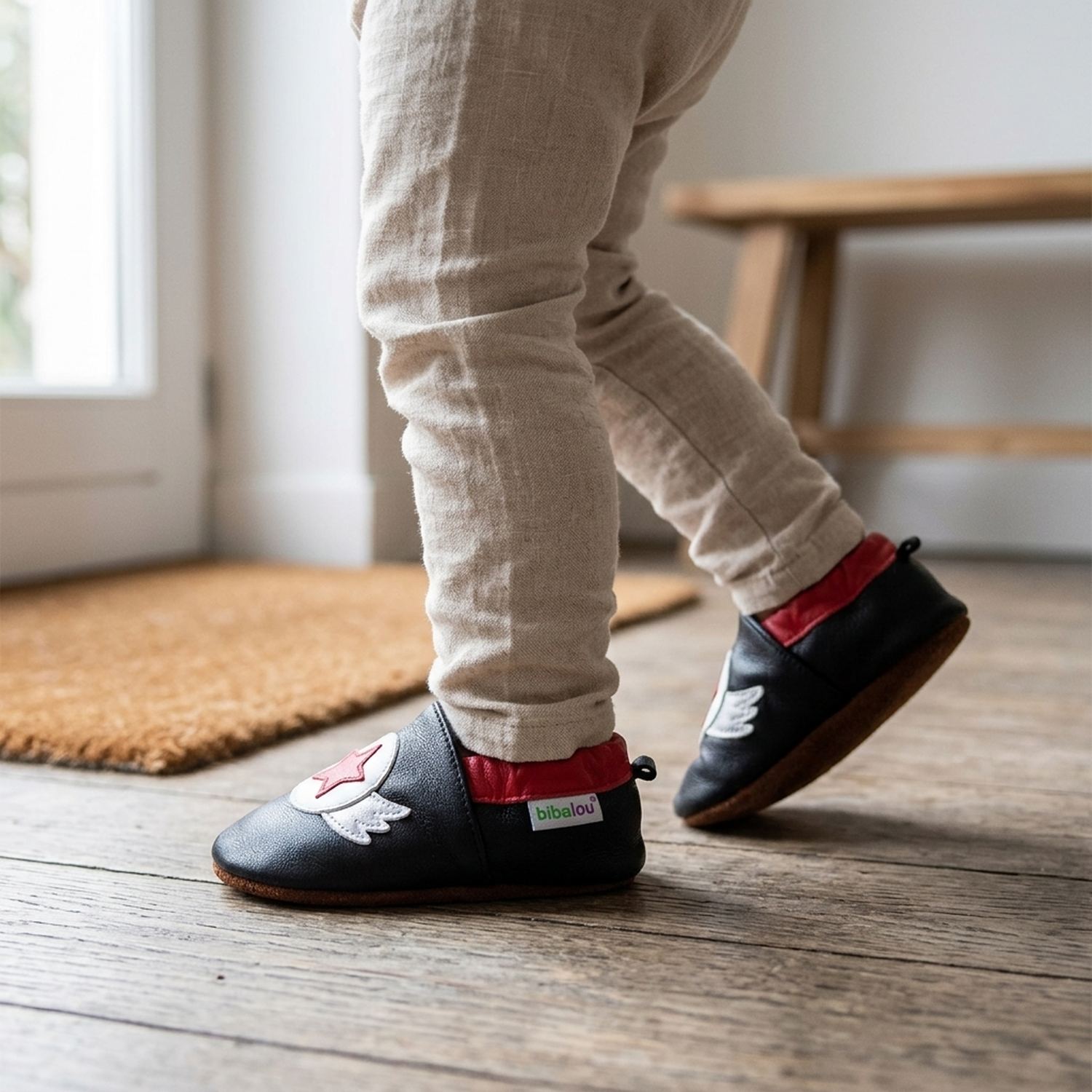 chaussons-bebe-cuir-souple-super-heros-portee-bebe-entier-2