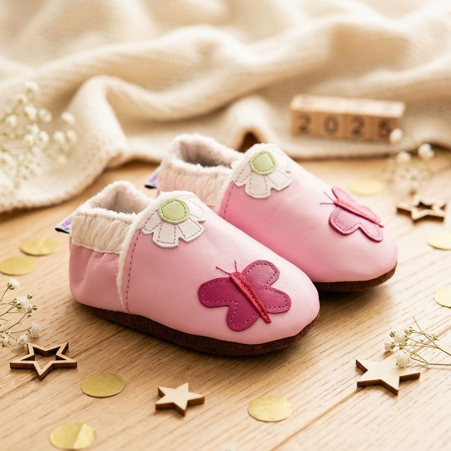 chaussons-bebe-cuir-souple-fourres-papillons-en-folie-mise-en-scene-nouvel-an-6