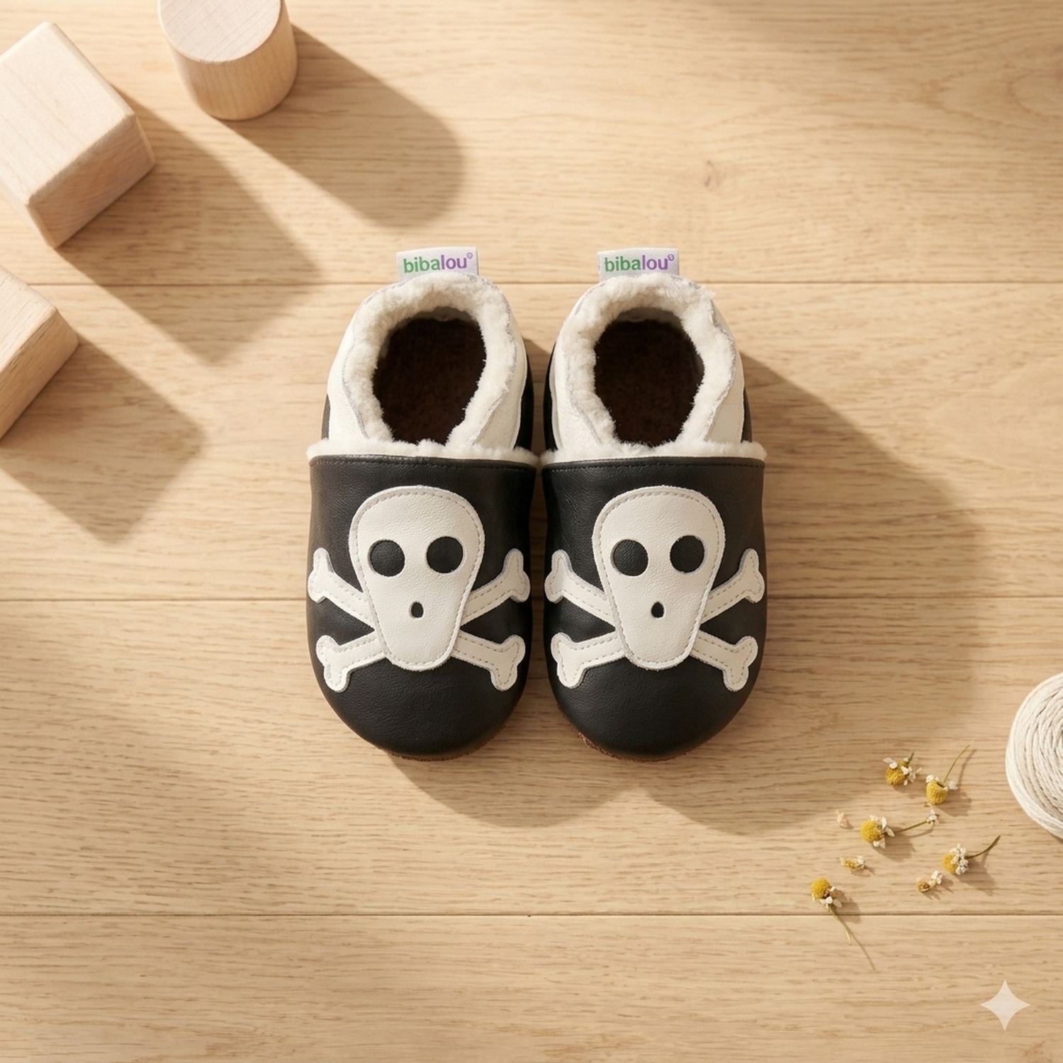 chaussons-bebe-cuir-souple-fourres-rock-n-roll-squelette-vue-dessus-3