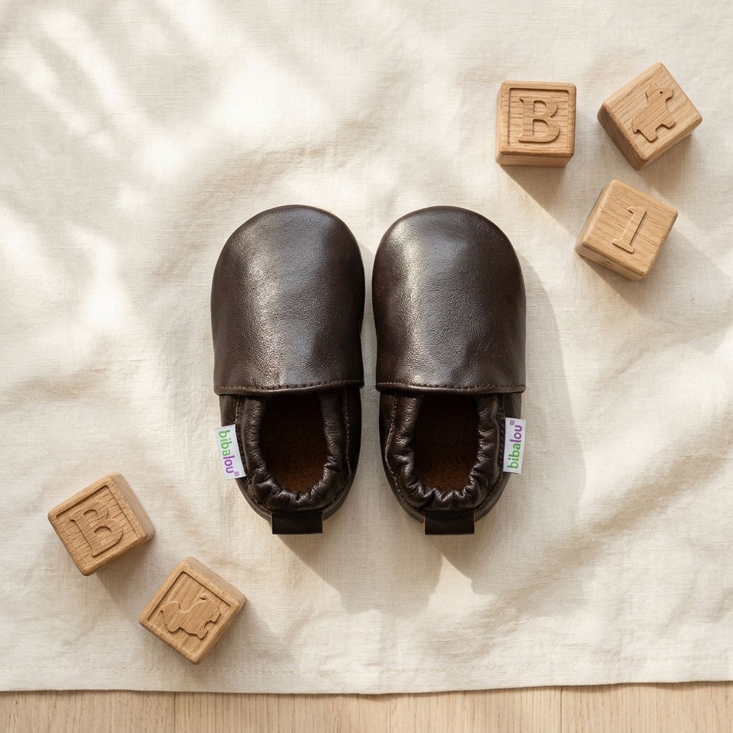 chaussons-bebe-cuir-souple-unis-brun-cachou-vue-dessus-5
