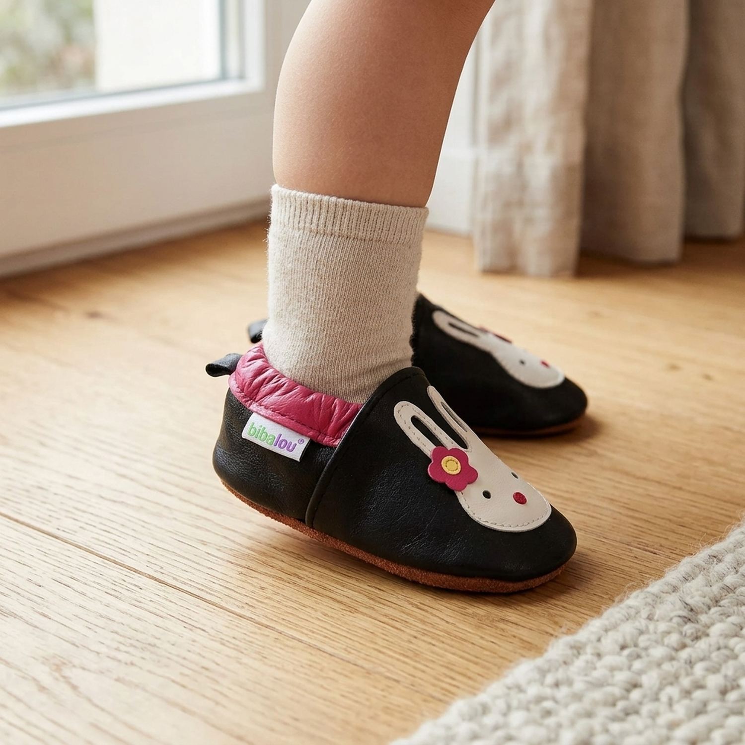 chaussons-bebe-cuir-souple-lapin-coquin-portee-bebe-2