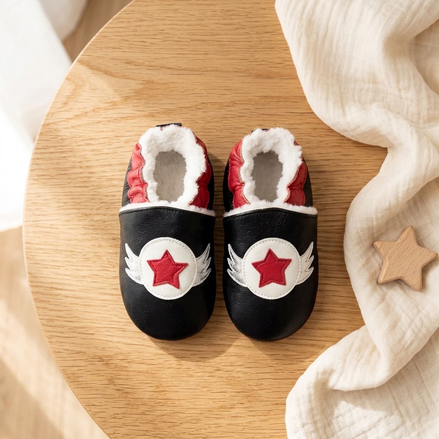 chaussons-bebe-cuir-souple-fourres-super-heros-vue-dessus-3