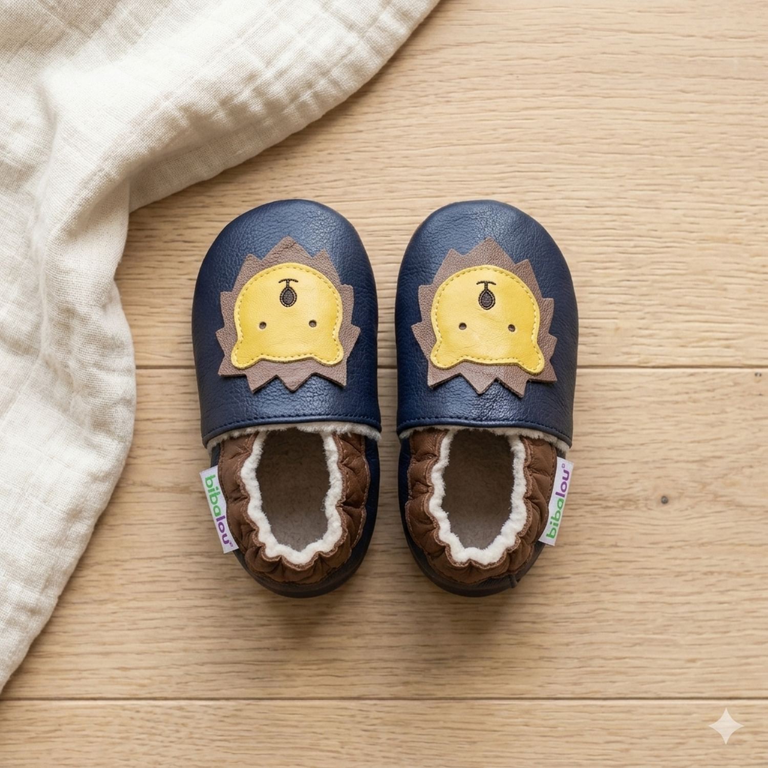 chaussons-bebe-cuir-souple-fourres-leon-le-lion-bleu-vue-dessus-2