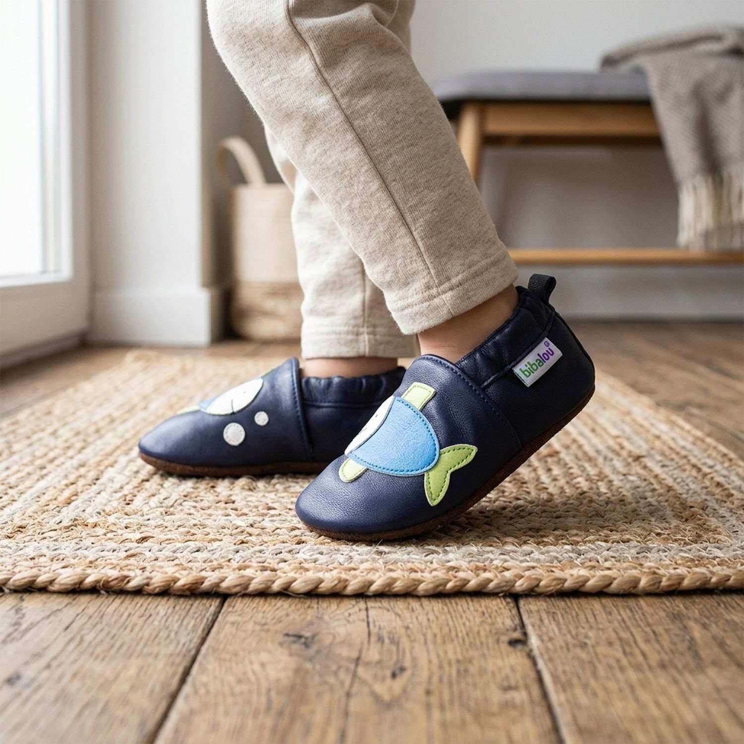 chaussons-bebe-cuir-souple-gaston-le-poisson-portee-bebe-4