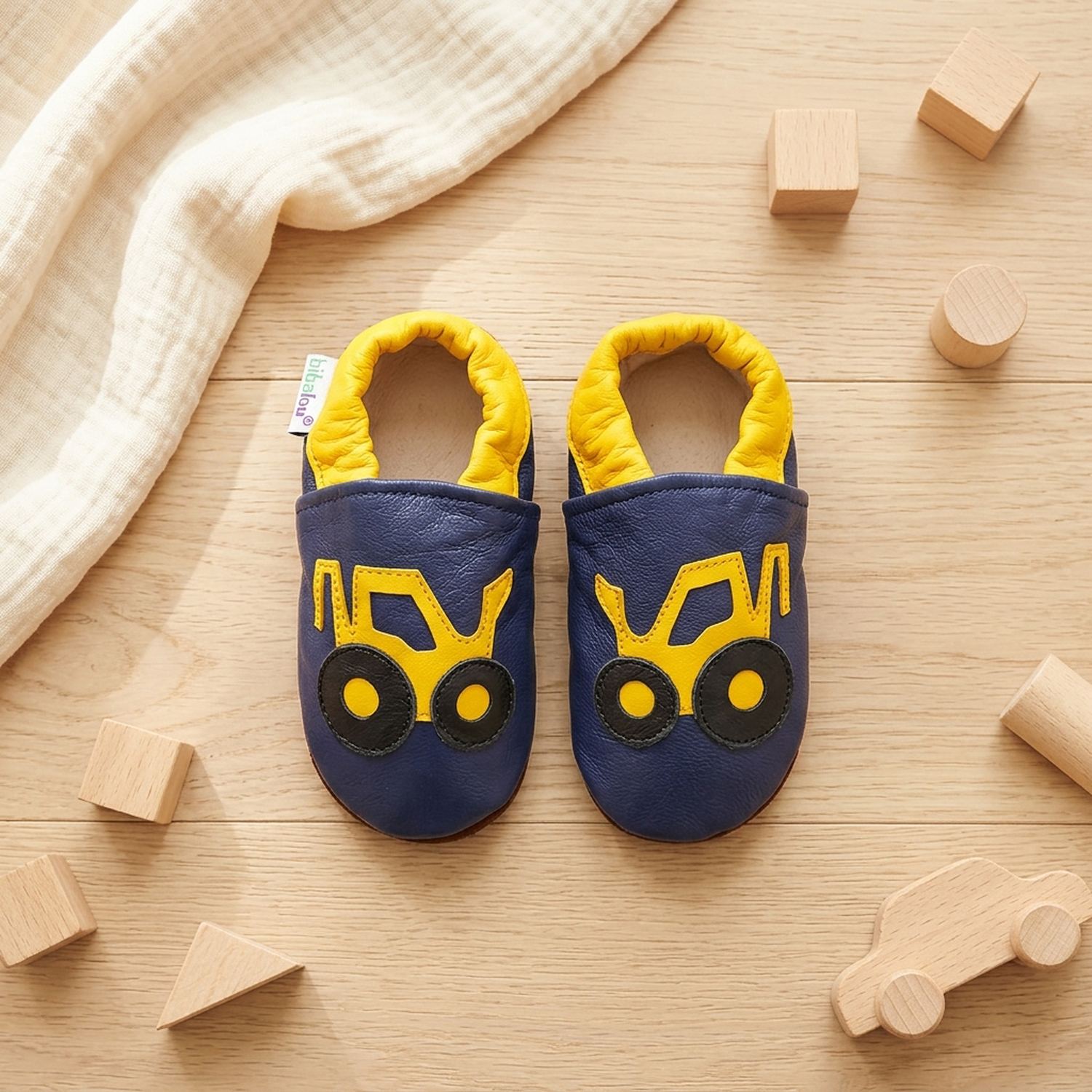 chaussons-bebe-cuir-souple-tractopelle-vue-dessus-2