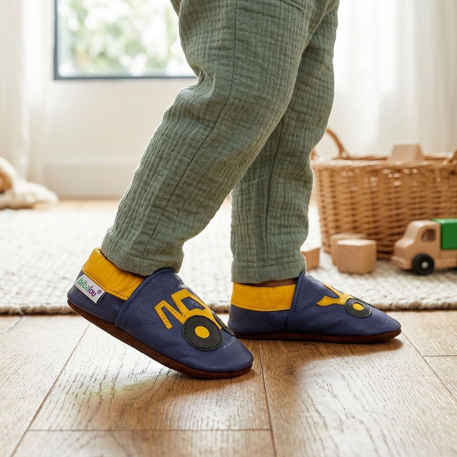 chaussons-bebe-cuir-souple-tractopelle-portee-bebe-entier-4