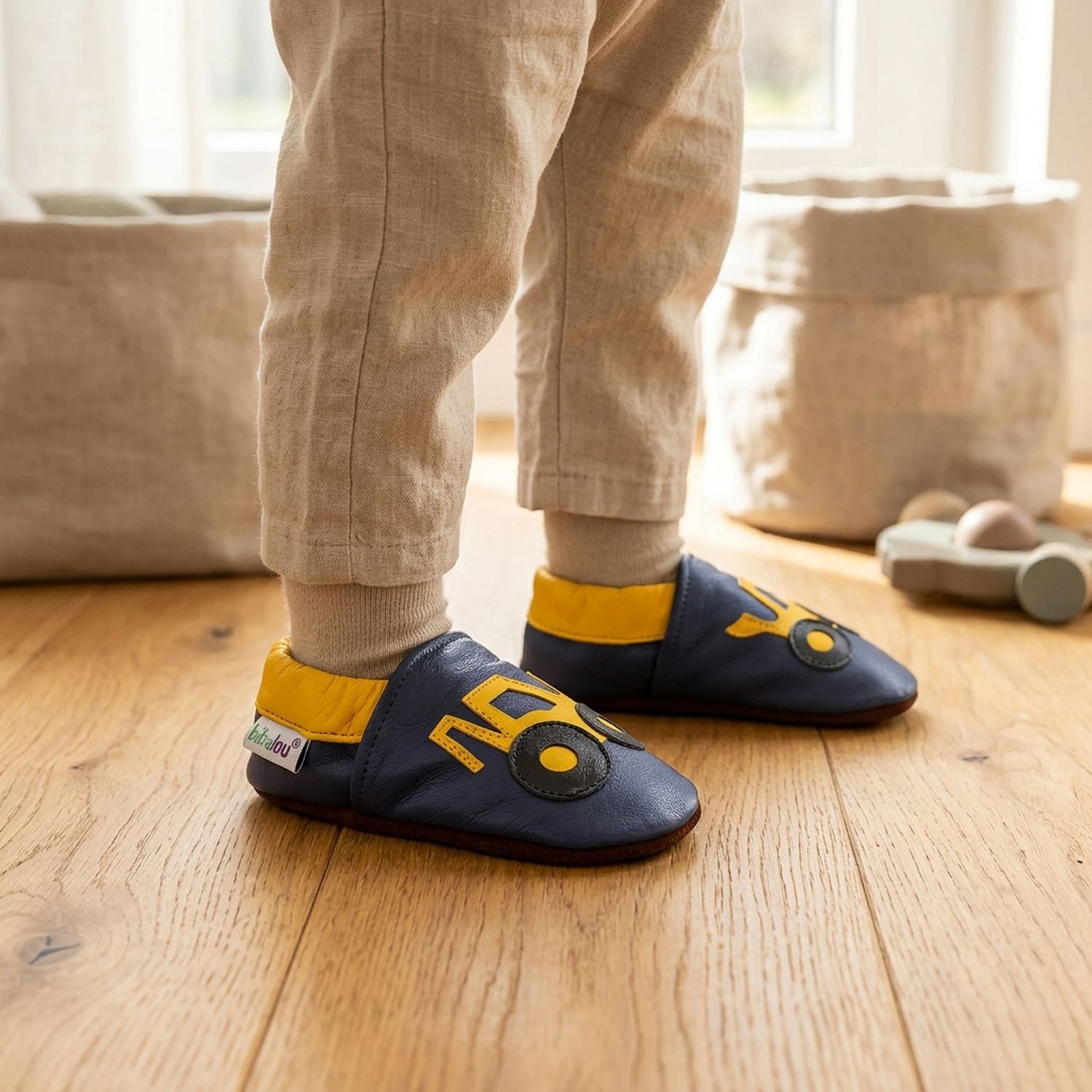 chaussons-bebe-cuir-souple-tractopelle-portee-bebe-entier-5