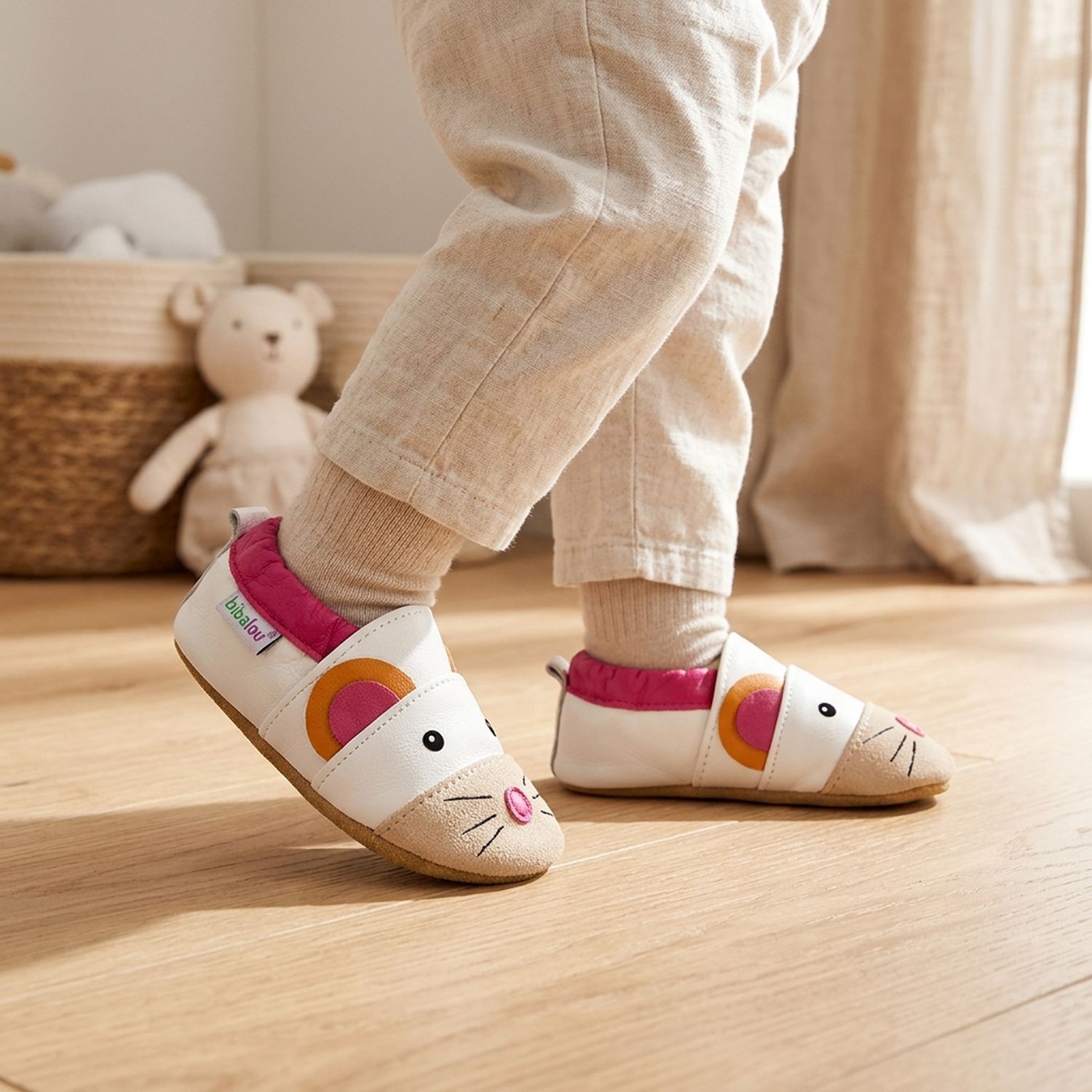 chaussons-bebe-cuir-souple-lili-la-souris-portee-bebe-3