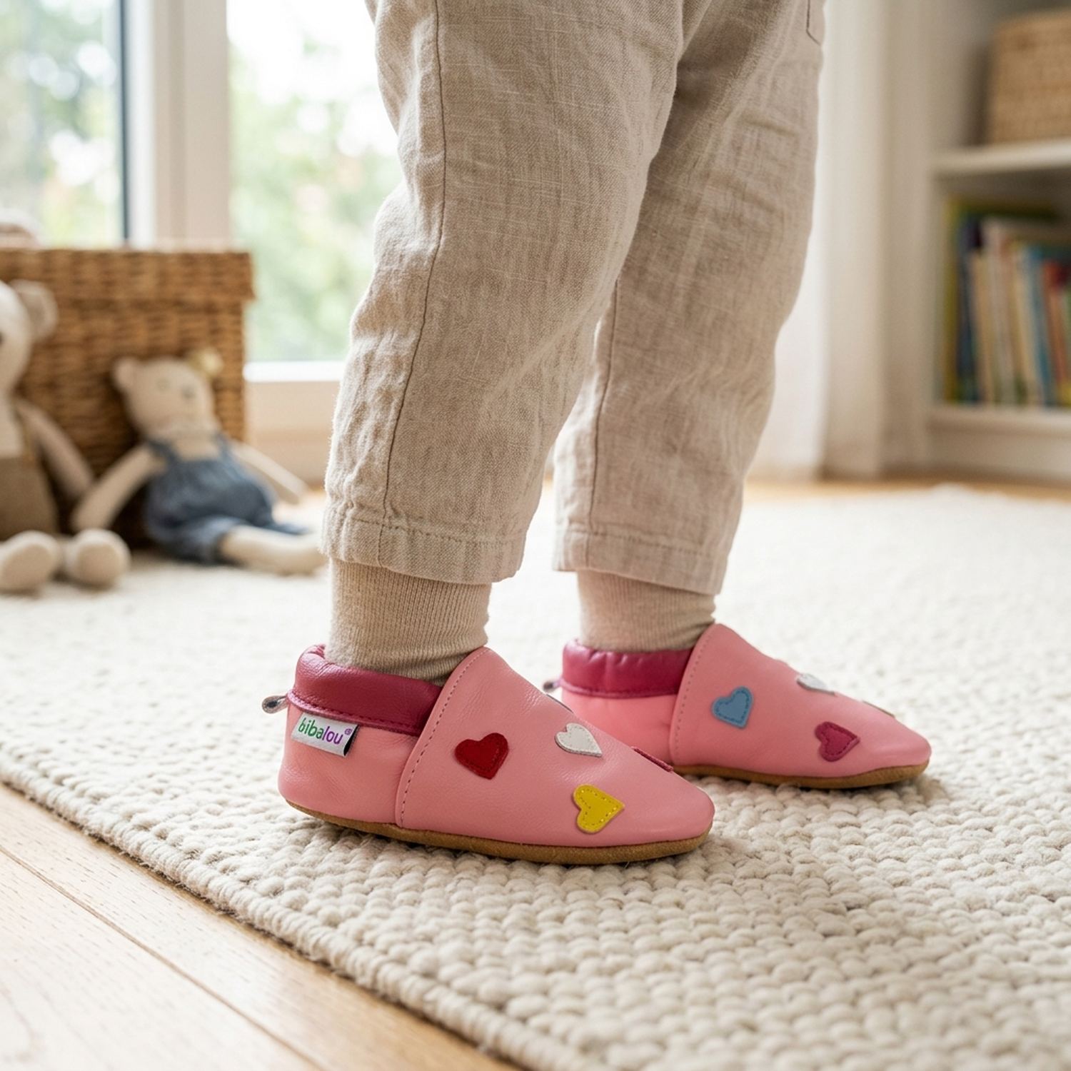 chaussons-bebe-cuir-souple-mini-coeurs-portee-bebe-5