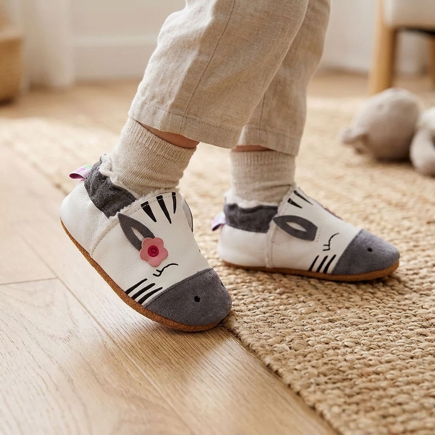 chaussons-bebe-cuir-souple-fourres-eugenie-la-zebresse-portee-bebe-2