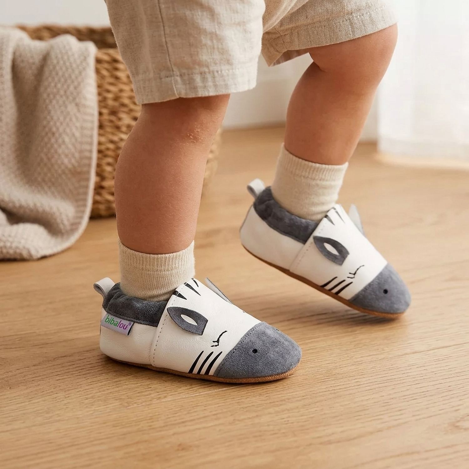 chaussons-bebe-cuir-souple-eugene-le-zebre-portee-bebe-6