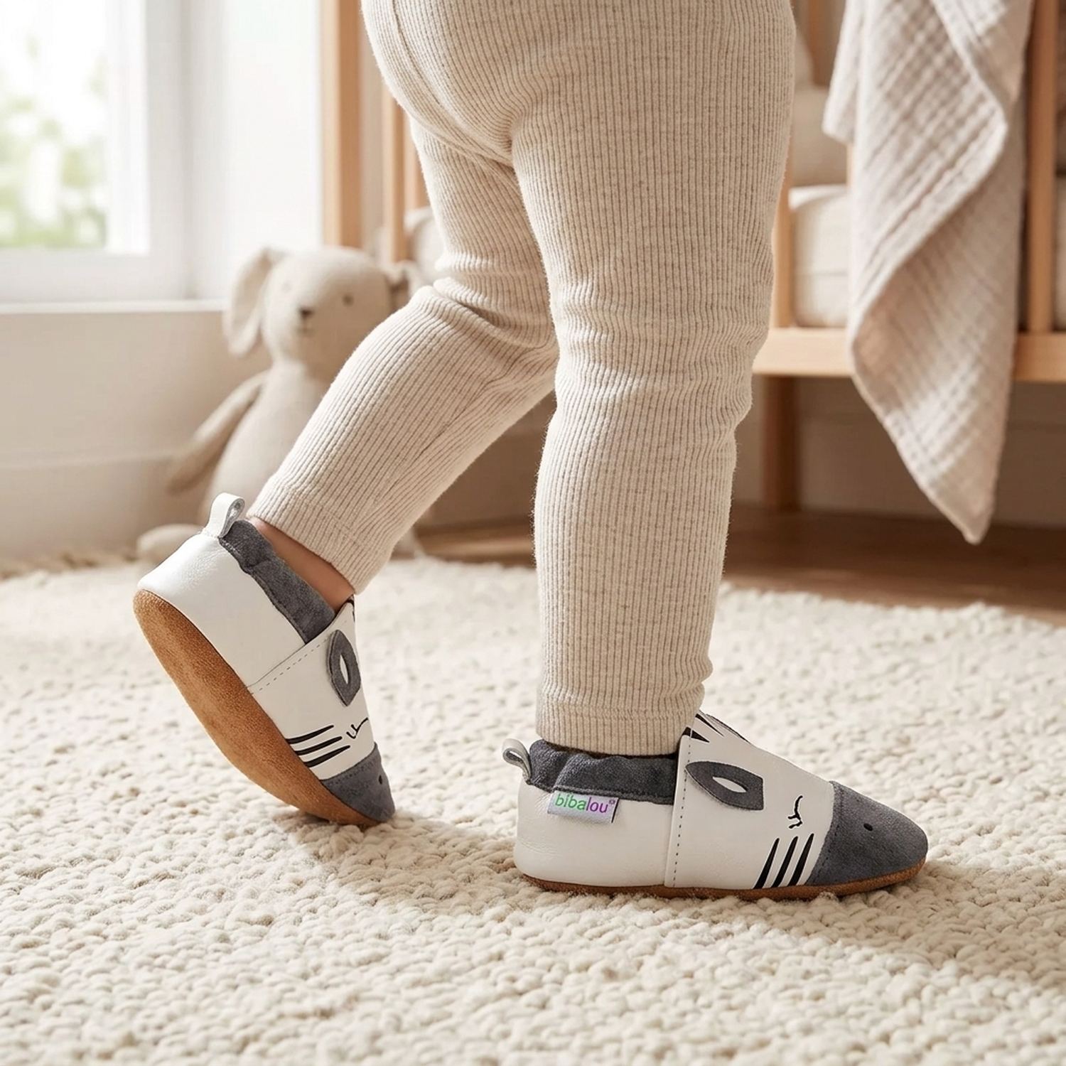 chaussons-bebe-cuir-souple-eugene-le-zebre-portee-bebe-4