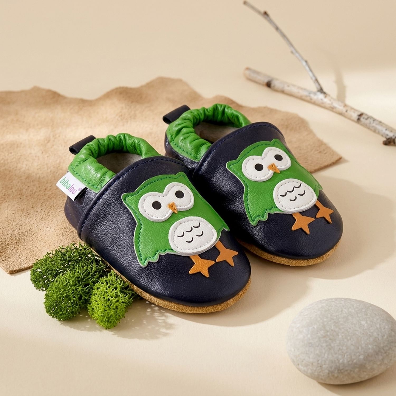chaussons-bebe-cuir-souple-bibalou-le-hibou-mise-en-scene-nature-5