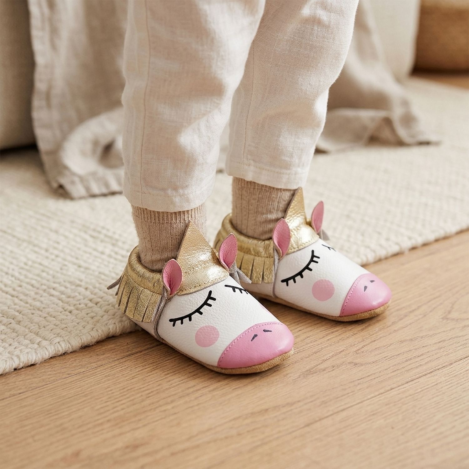 chaussons-bebe-cuir-souple-princesse-licorne-portee-bebe-6