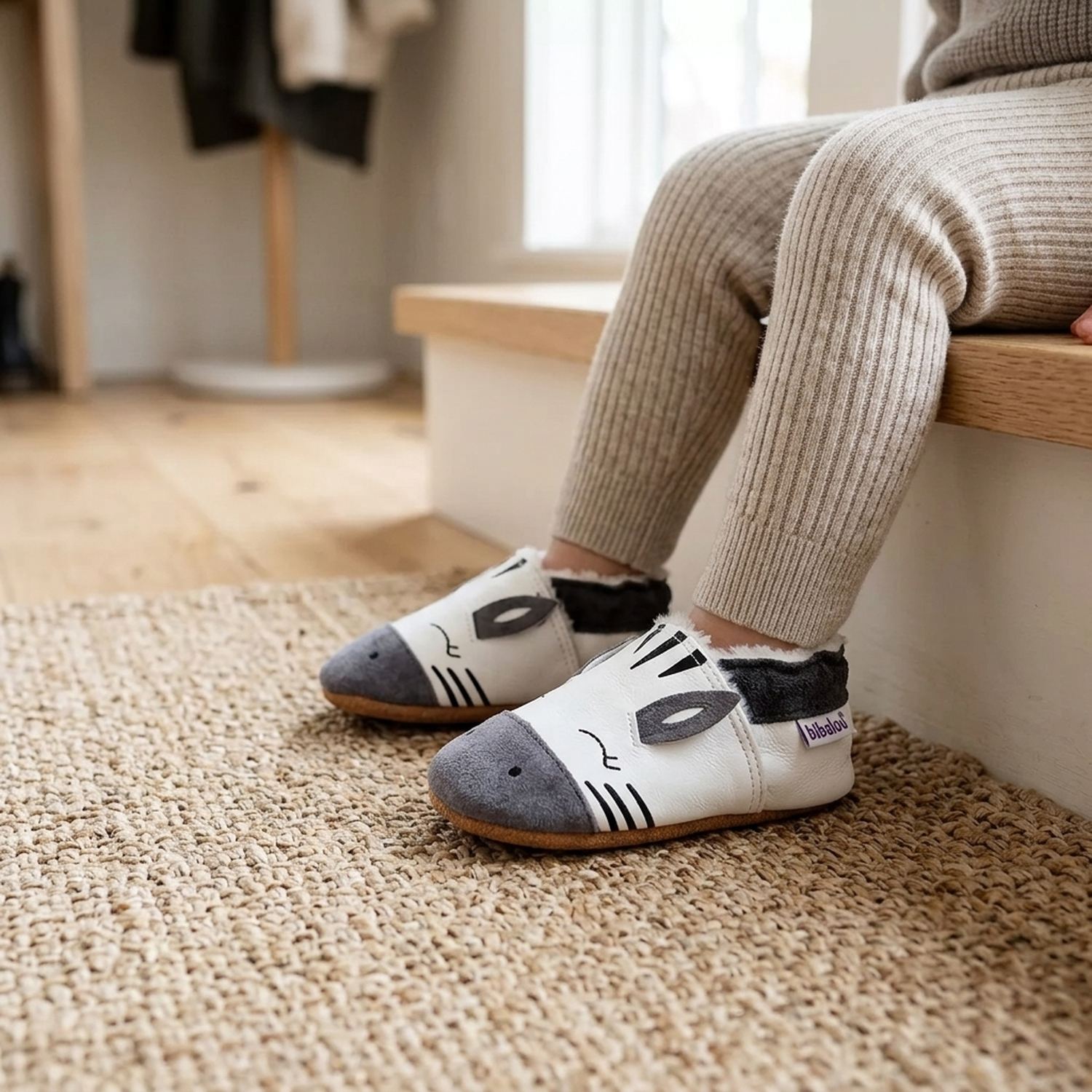 chaussons-bebe-cuir-souple-fourres-eugene-le-zebre-portee-bebe-4