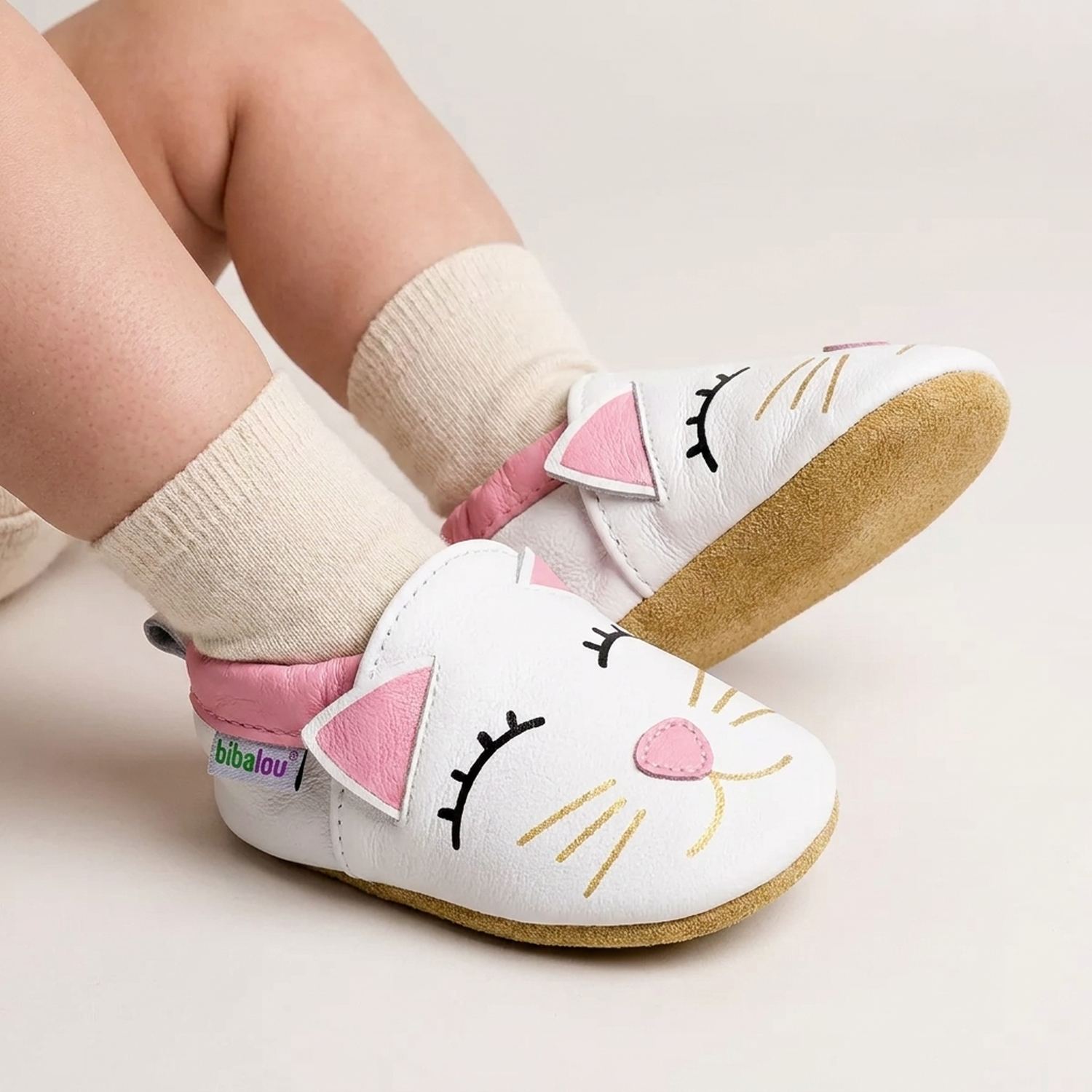 chaussons-bebe-cuir-souple-madame-chat-portee-bebe-4