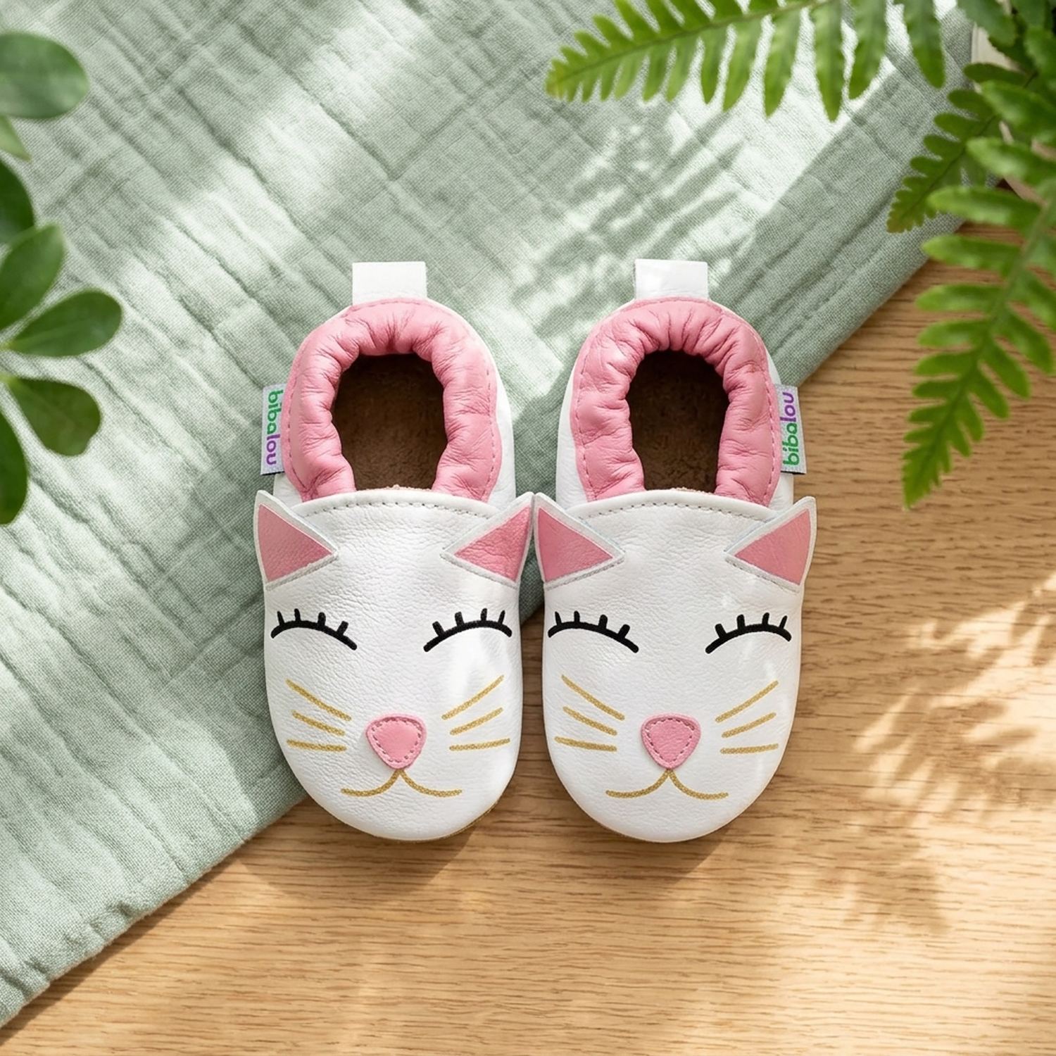 chaussons-bebe-cuir-souple-madame-chat-vue-dessus-5
