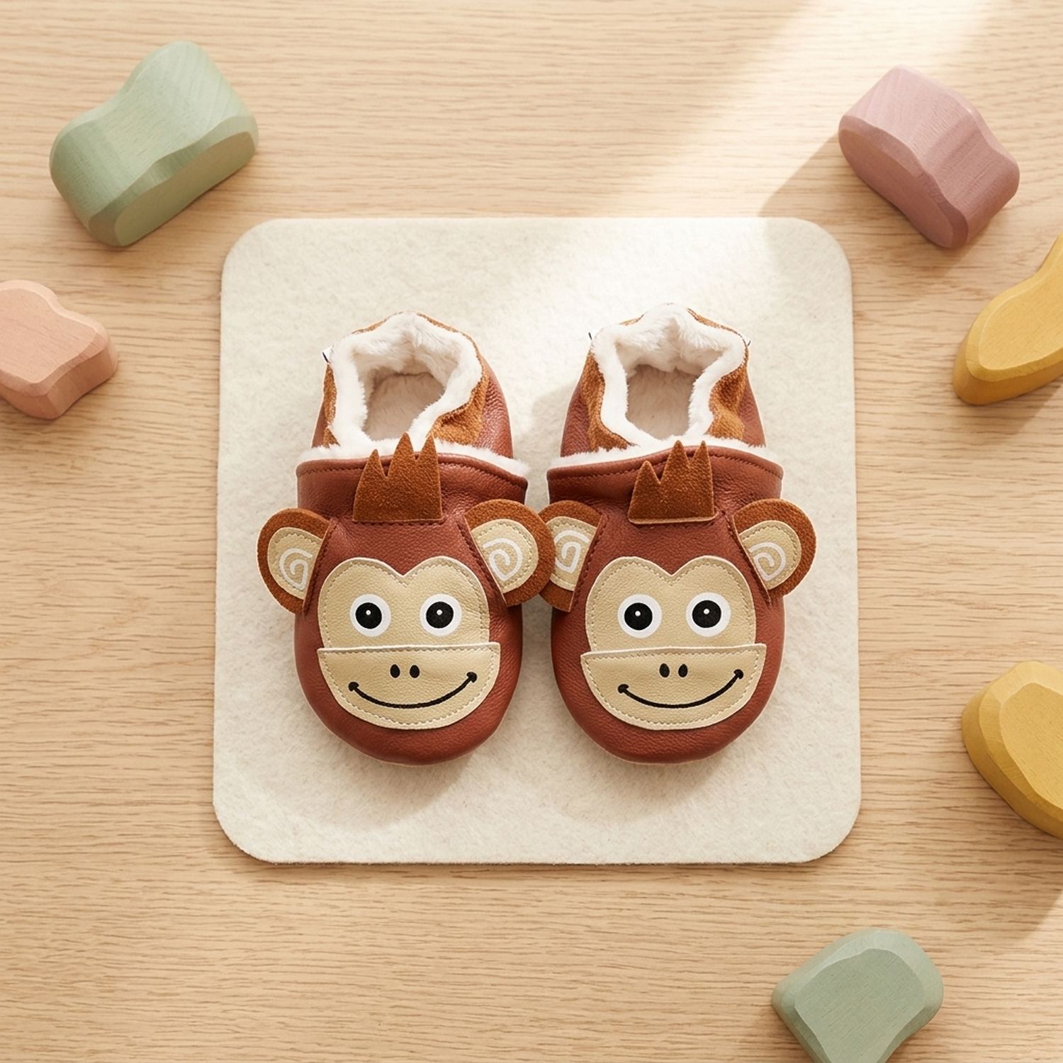 chaussons-bebe-cuir-souple-fourres-coco-le-singe-vue-dessus-3