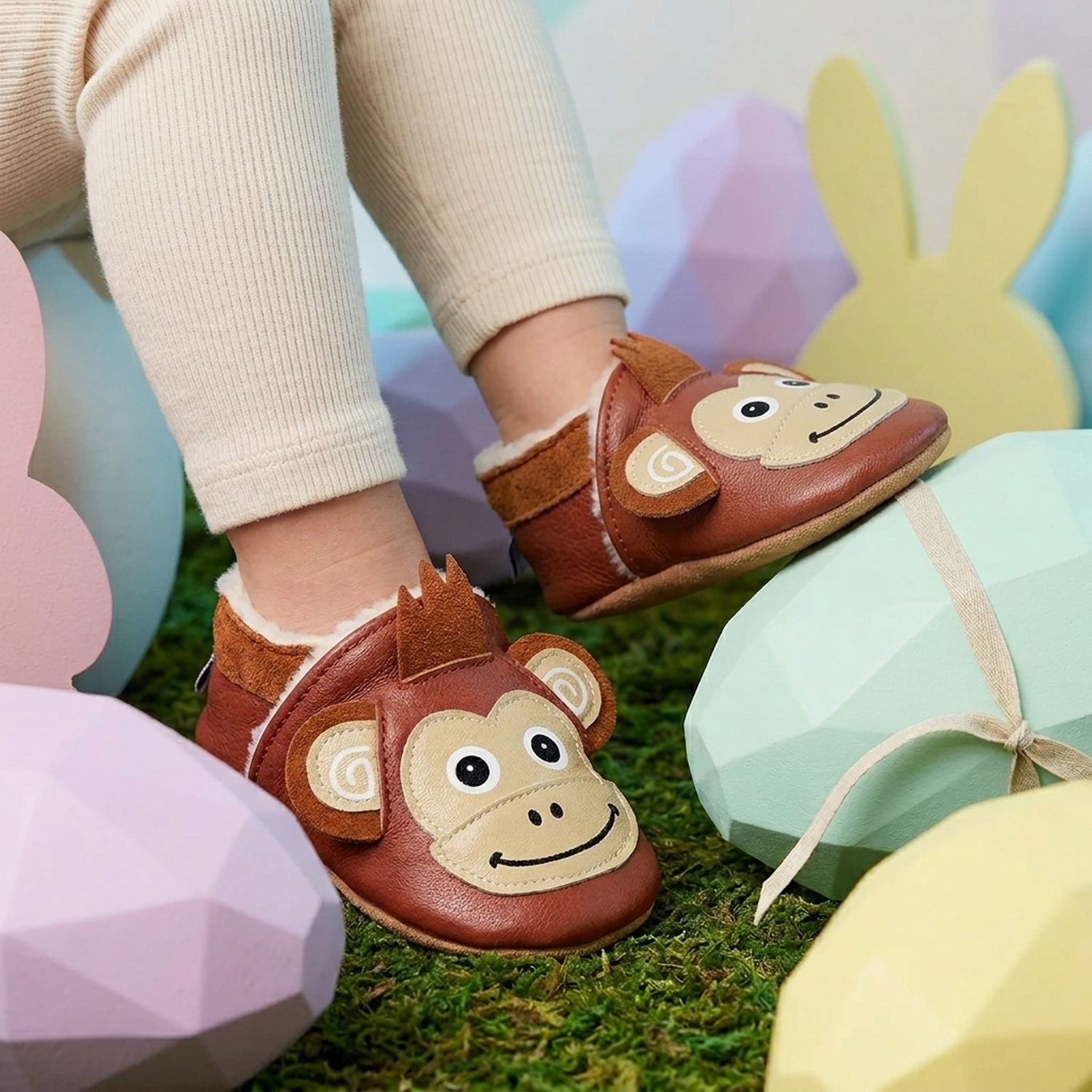 chaussons-bebe-cuir-souple-fourres-coco-le-singe-mise-en-scene-paques-6