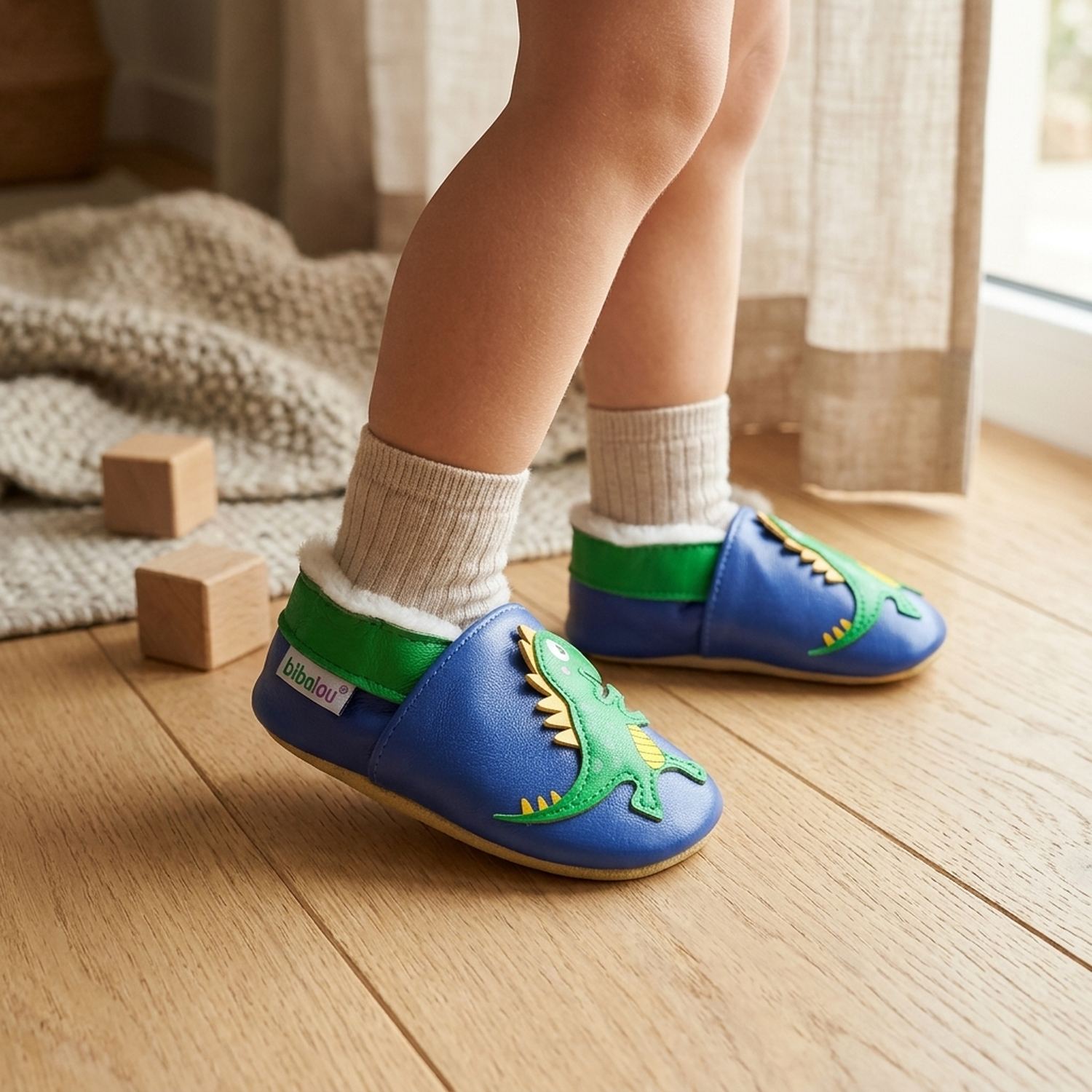chaussons-bebe-cuir-souple-fourres-victor-le-dinosaure-portee-bebe-4