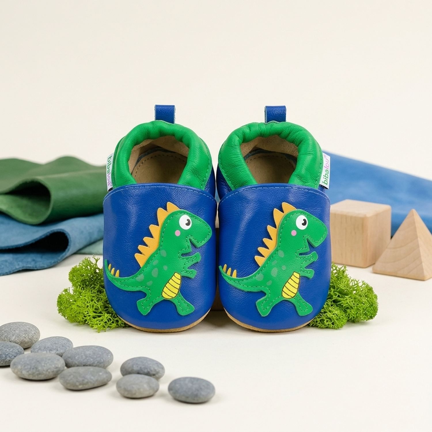 chaussons-bebe-cuir-souple-victor-le-dinosaure-vue-arriere-5