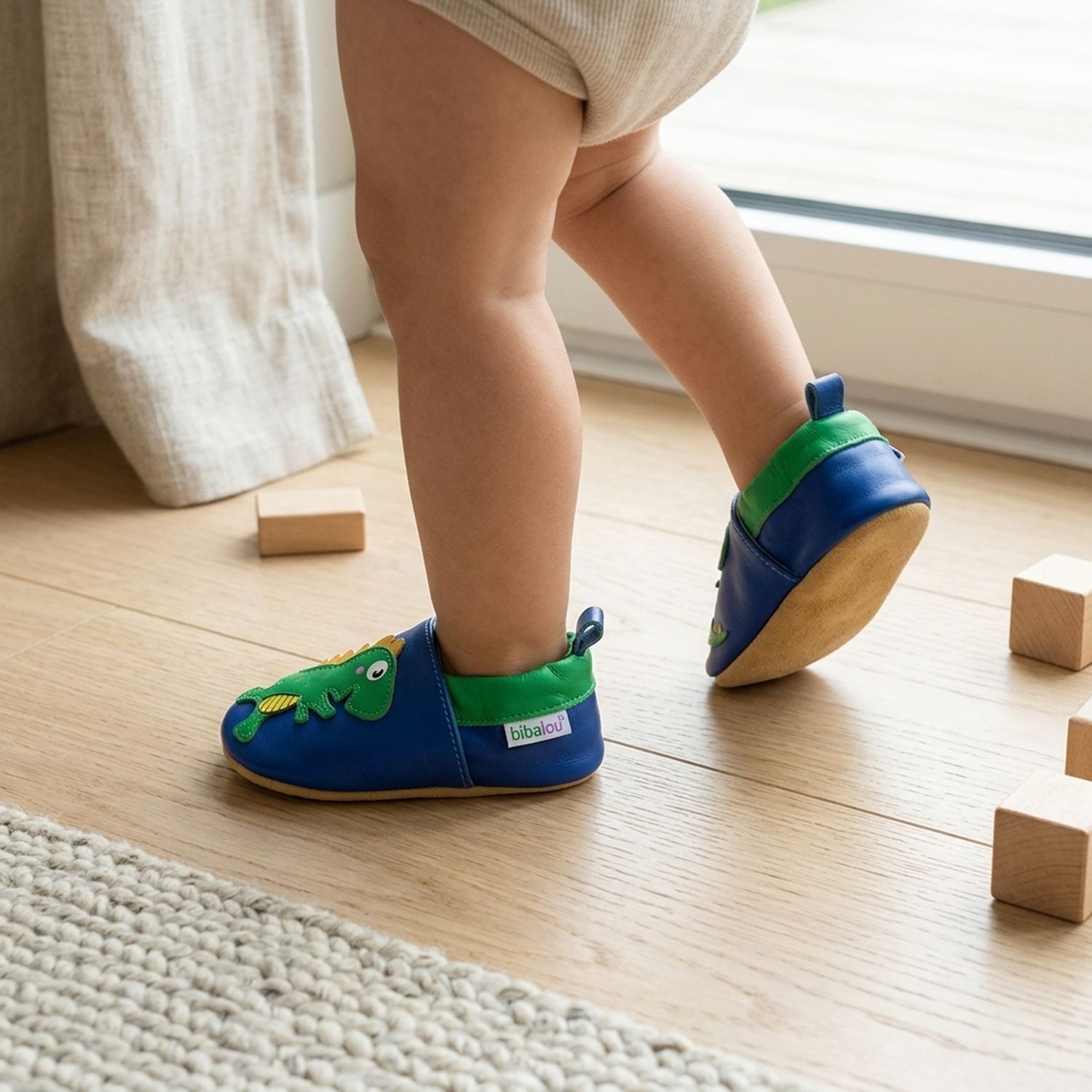 chaussons-bebe-cuir-souple-victor-le-dinosaure-portee-bebe-6