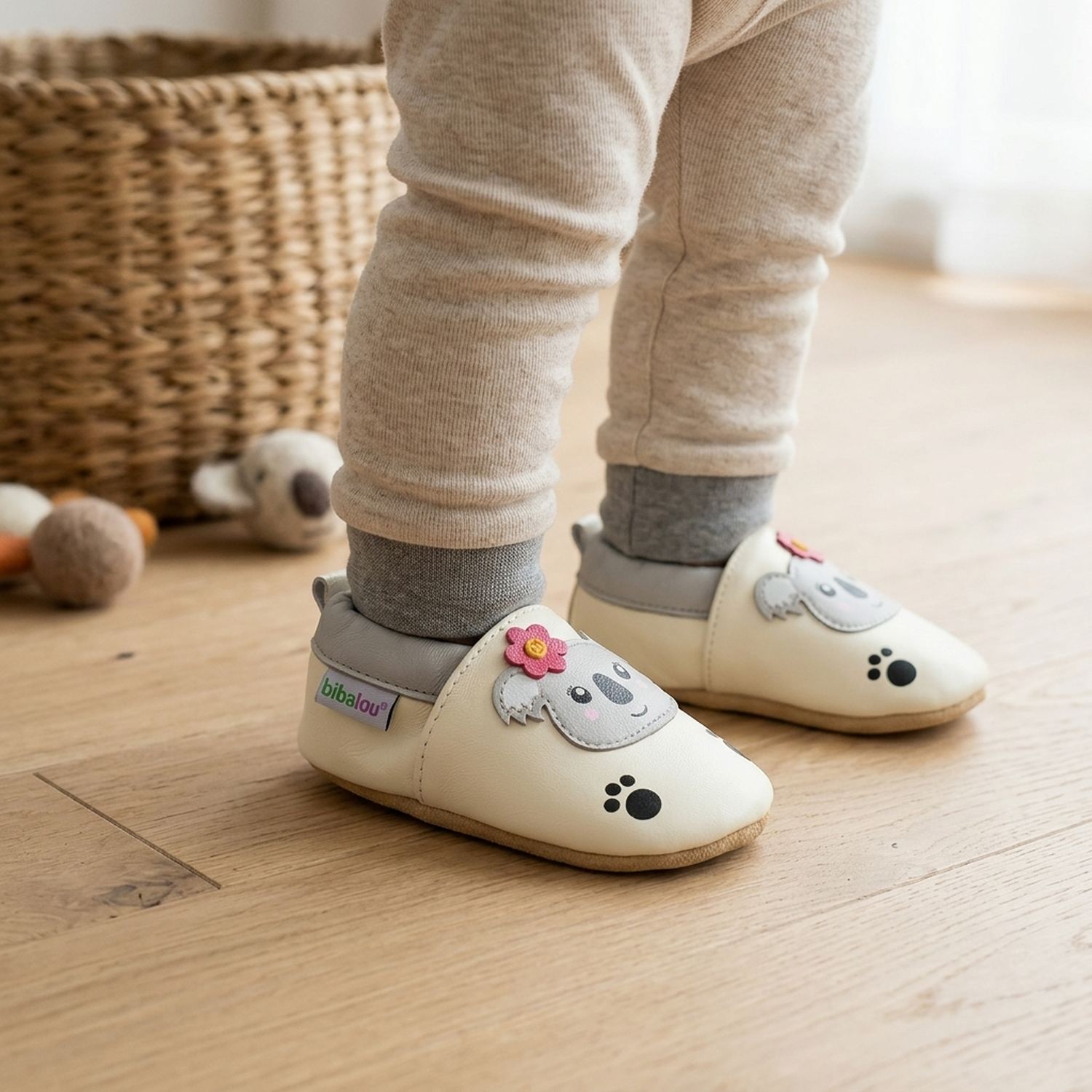 chaussons-bebe-cuir-souple-lola-la-koala-portee-bebe-5