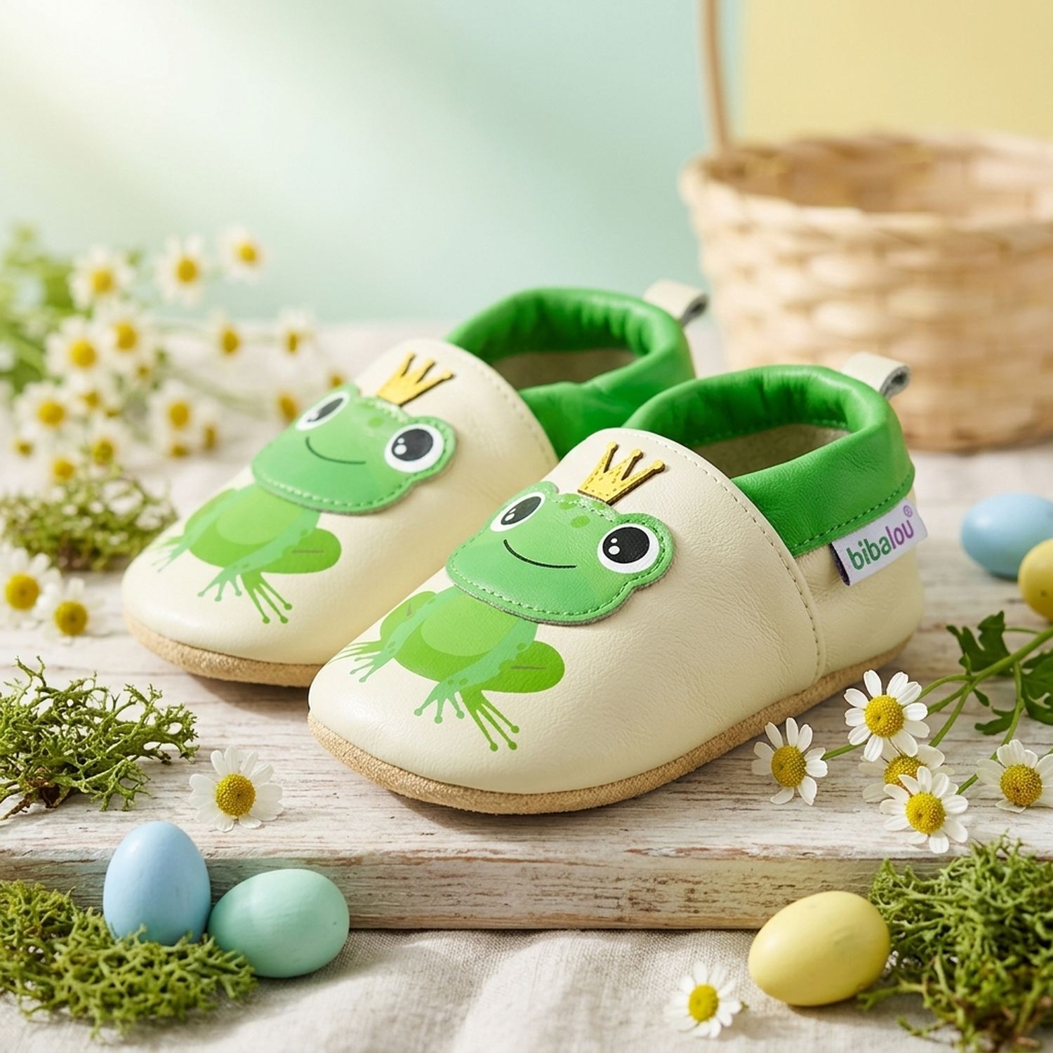 chaussons-bebe-cuir-souple-juliette-la-rainette-mise-en-scene-paques-2