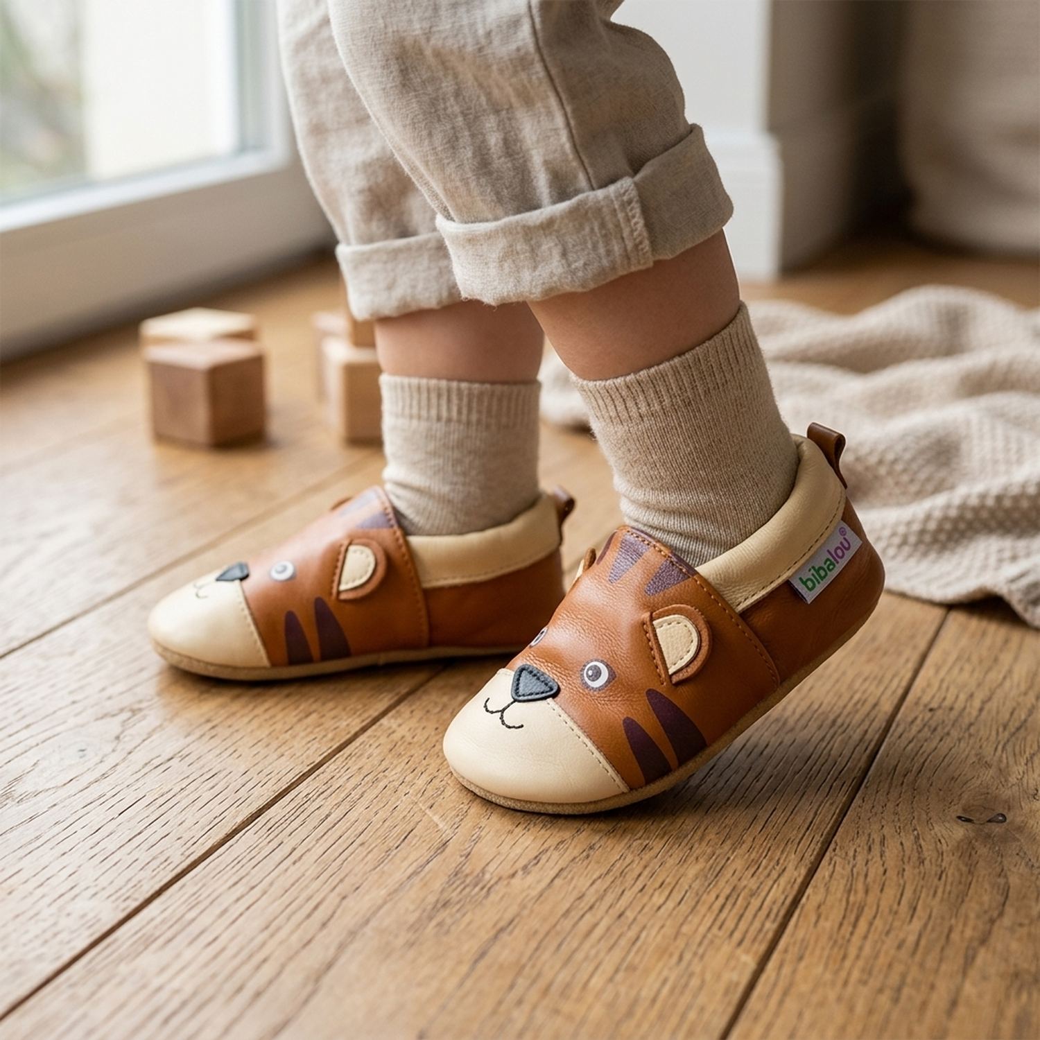chaussons-bebe-cuir-souple-tigrou-le-tigre-portee-bebe-2
