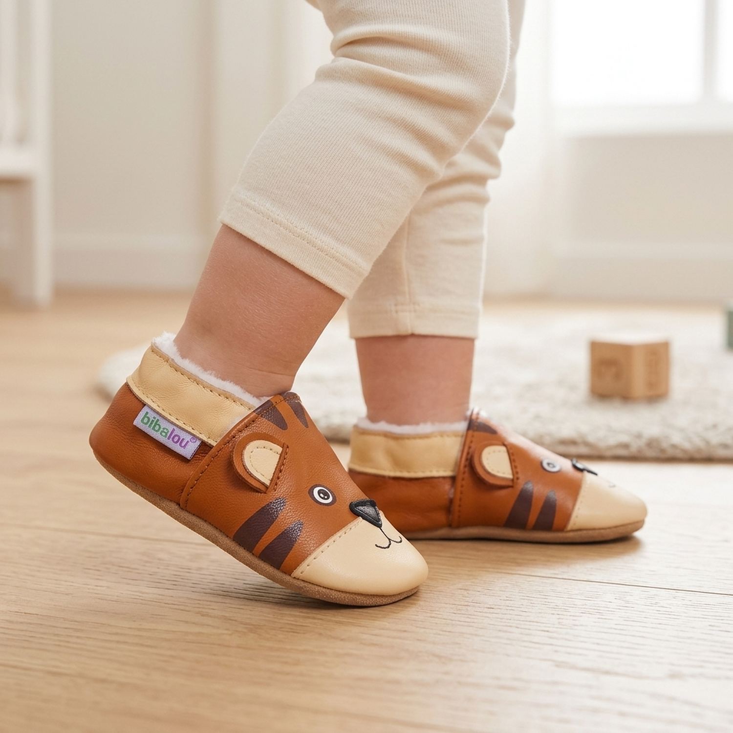 chaussons-bebe-cuir-souple-fourres-tigrou-le-tigre-portee-bebe-2