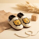 chaussons-bebe-cuir-souple-leon-le-lion-beige-mise-en-scene-atelier-3