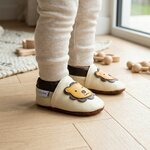 chaussons-bebe-cuir-souple-leon-le-lion-beige-portee-bebe-6