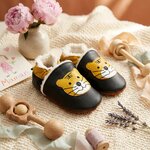 chaussons-bebe-cuir-souple-fourres-charly-le-tigre-mise-en-scene-fete-des-meres-3