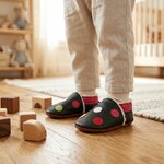 chaussons-bebe-cuir-souple-fourres-petits-pois-portee-bebe-entier-3