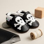 chaussons-bebe-cuir-souple-rock-n-roll-squelette-mise-en-scene-atelier-4
