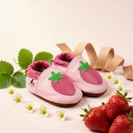 chaussons-bebe-cuir-souple-fraises-gourmandes-mise-en-scene-alimentation-3