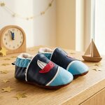 chaussons-bebe-cuir-souple-fourres-larguez-les-amarres-bleu-mise-en-scene-jouets-4