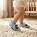 chaussons-bebe-cuir-souple-beau-comme-un-camion-bleu-ciel-portee-bebe-2