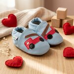 chaussons-bebe-cuir-souple-beau-comme-un-camion-bleu-ciel-mise-en-scene-coeurs-3