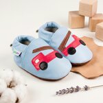 chaussons-bebe-cuir-souple-beau-comme-un-camion-bleu-ciel-mise-en-scene-atelier-6