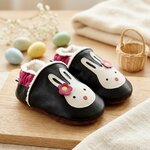 chaussons-bebe-cuir-souple-fourres-lapin-coquin-mise-en-scene-paques-5