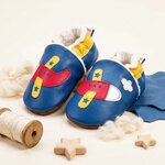 chaussons-bebe-cuir-souple-fourres-un-avion-a-reaction-mise-en-scene-atelier-2