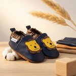 chaussons-bebe-cuir-souple-leon-le-lion-bleu-mise-en-scene-jouets-4
