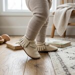 chaussons-bebe-cuir-souple-a-franges-ivoire-portee-bebe-4