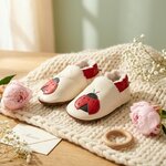 chaussons-bebe-cuir-souple-fourres-coccinelle-mise-en-scene-fete-des-meres-5