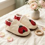 chaussons-bebe-cuir-souple-fourres-coccinelle-mise-en-scene-fete-des-meres-6