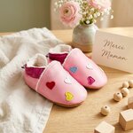 chaussons-bebe-cuir-souple-fourres-mini-coeurs-mise-en-scene-fete-des-meres-6