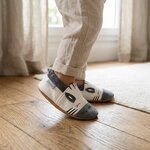 chaussons-bebe-cuir-souple-eugene-le-zebre-portee-bebe-2