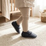 chaussons-bebe-cuir-souple-a-franges-uni-bleu-navy-portee-bebe-2
